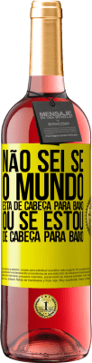 29,95 € Envio grátis | Vinho rosé Edição ROSÉ Não sei se o mundo está de cabeça para baixo ou se estou de cabeça para baixo Etiqueta Amarela. Etiqueta personalizável Vinho jovem Colheita 2025 Tempranillo