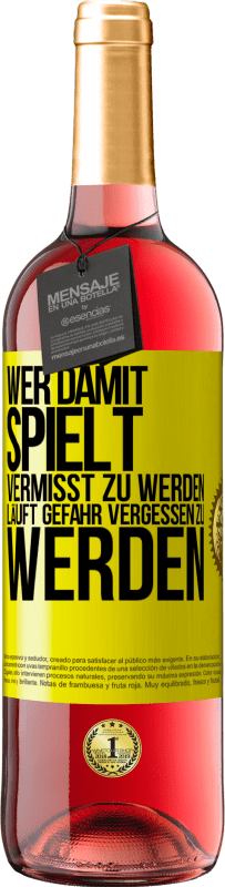 29,95 € Kostenloser Versand | Roséwein ROSÉ Ausgabe Wer damit spielt vermisst zu werden, läuft Gefahr vergessen zu werden Gelbes Etikett. Anpassbares Etikett Junger Wein Ernte 2024 Tempranillo