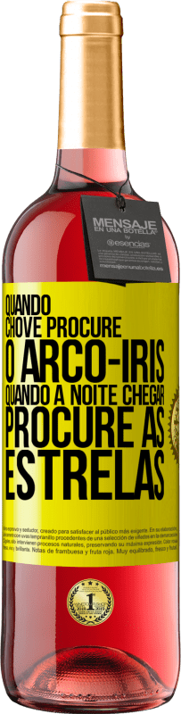 29,95 € Envio grátis | Vinho rosé Edição ROSÉ Quando chove, procure o arco-íris, quando a noite chegar, procure as estrelas Etiqueta Amarela. Etiqueta personalizável Vinho jovem Colheita 2025 Tempranillo
