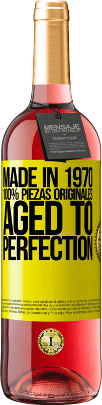 29,95 € Envío gratis | Vino Rosado Edición ROSÉ Made in 1970, 100% piezas originales. Aged to perfection Etiqueta Amarilla. Etiqueta personalizable Vino joven Cosecha 2023 Tempranillo