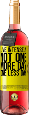 29,95 € Бесплатная доставка | Розовое вино Издание ROSÉ Живи интенсивно, не один день, не один день Желтая этикетка. Настраиваемая этикетка Молодое вино Урожай 2024 Tempranillo