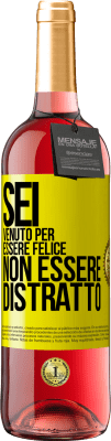 29,95 € Spedizione Gratuita | Vino rosato Edizione ROSÉ Sei venuto per essere felice, non essere distratto Etichetta Gialla. Etichetta personalizzabile Vino giovane Raccogliere 2025 Tempranillo