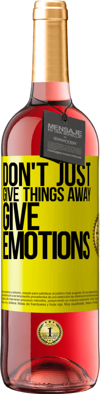 29,95 € Free Shipping | Rosé Wine ROSÉ Edition Don't just give things away, give emotions Yellow Label. Customizable label Young wine Harvest 2023 Tempranillo