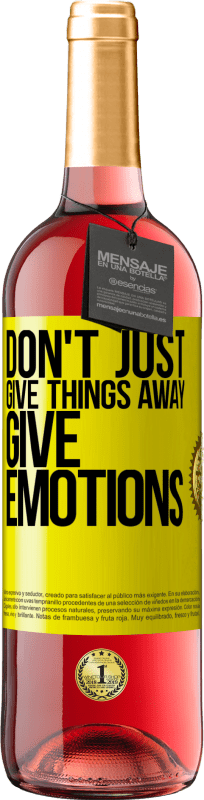 29,95 € Free Shipping | Rosé Wine ROSÉ Edition Don't just give things away, give emotions Yellow Label. Customizable label Young wine Harvest 2024 Tempranillo