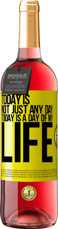 29,95 € Free Shipping | Rosé Wine ROSÉ Edition Today is not just any day, today is a day of my life Yellow Label. Customizable label Young wine Harvest 2023 Tempranillo