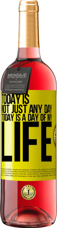 29,95 € Free Shipping | Rosé Wine ROSÉ Edition Today is not just any day, today is a day of my life Yellow Label. Customizable label Young wine Harvest 2024 Tempranillo