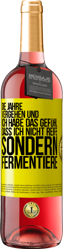 29,95 € Kostenloser Versand | Roséwein ROSÉ Ausgabe Die Jahre vergehen und ich habe das Gefühl, dass ich nicht reife sondern fermentiere Gelbes Etikett. Anpassbares Etikett Junger Wein Ernte 2024 Tempranillo