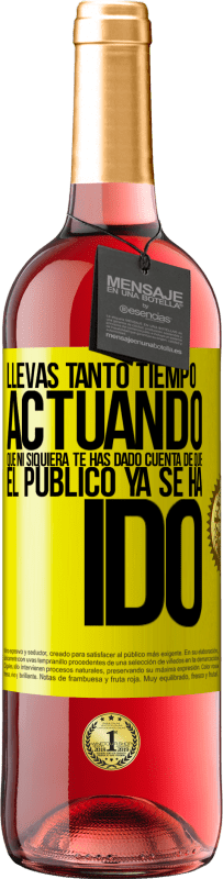29,95 € Envío gratis | Vino Rosado Edición ROSÉ Llevas tanto tiempo actuando que ni siquiera te has dado cuenta de que el público ya se ha ido Etiqueta Amarilla. Etiqueta personalizable Vino joven Cosecha 2025 Tempranillo