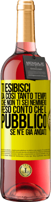 29,95 € Spedizione Gratuita | Vino rosato Edizione ROSÉ Ti esibisci da così tanto tempo che non ti sei nemmeno reso conto che il pubblico se n'è già andato Etichetta Gialla. Etichetta personalizzabile Vino giovane Raccogliere 2023 Tempranillo