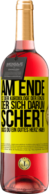 29,95 € Kostenloser Versand | Roséwein ROSÉ Ausgabe Am Ende ist der Kardiologe der einzige, der sich darum schert, dass Du ein gutes Herz haben Gelbes Etikett. Anpassbares Etikett Junger Wein Ernte 2024 Tempranillo