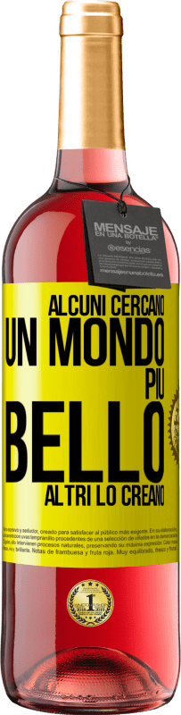 29,95 € Spedizione Gratuita | Vino rosato Edizione ROSÉ Alcuni cercano un mondo più bello, altri lo creano Etichetta Gialla. Etichetta personalizzabile Vino giovane Raccogliere 2024 Tempranillo