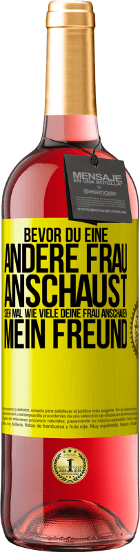 29,95 € Kostenloser Versand | Roséwein ROSÉ Ausgabe Bevor du eine andere Frau anschaust, sieh mal wie viele deine Frau anschauen, mein Freund Gelbes Etikett. Anpassbares Etikett Junger Wein Ernte 2024 Tempranillo