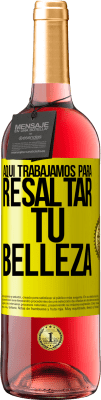 29,95 € Envío gratis | Vino Rosado Edición ROSÉ Aquí trabajamos para resaltar tu belleza Etiqueta Amarilla. Etiqueta personalizable Vino joven Cosecha 2025 Tempranillo