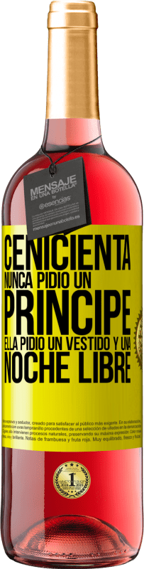 29,95 € Envío gratis | Vino Rosado Edición ROSÉ Cenicienta nunca pidió un príncipe. Ella pidió un vestido y una noche libre Etiqueta Amarilla. Etiqueta personalizable Vino joven Cosecha 2024 Tempranillo