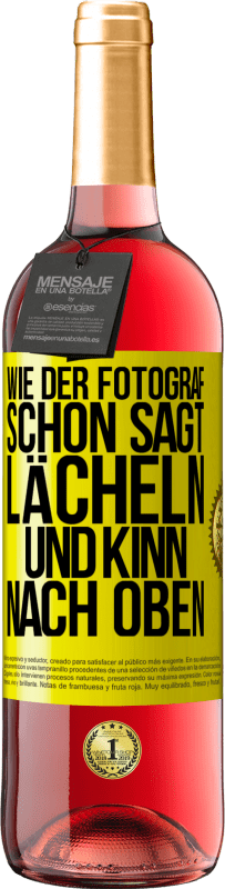 29,95 € Kostenloser Versand | Roséwein ROSÉ Ausgabe Wie der Fotograf schon sagt, lächeln und Kinn nach oben Gelbes Etikett. Anpassbares Etikett Junger Wein Ernte 2023 Tempranillo