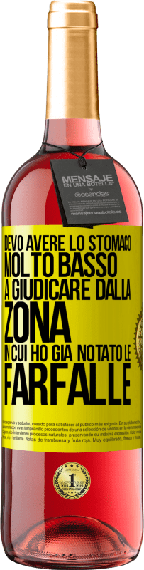 29,95 € Spedizione Gratuita | Vino rosato Edizione ROSÉ Devo avere lo stomaco molto basso a giudicare dalla zona in cui ho già notato le farfalle Etichetta Gialla. Etichetta personalizzabile Vino giovane Raccogliere 2023 Tempranillo