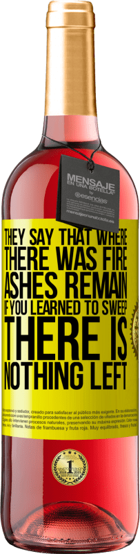 29,95 € Free Shipping | Rosé Wine ROSÉ Edition They say that where there was fire, ashes remain. If you learned to sweep, there is nothing left Yellow Label. Customizable label Young wine Harvest 2025 Tempranillo