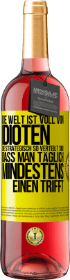 29,95 € Kostenloser Versand | Roséwein ROSÉ Ausgabe Die Welt ist voll von Idioten, die strategisch so verteilt sind, dass man täglich mindestens einen trifft Gelbes Etikett. Anpassbares Etikett Junger Wein Ernte 2024 Tempranillo