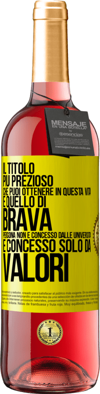 29,95 € Spedizione Gratuita | Vino rosato Edizione ROSÉ Il titolo più prezioso che puoi ottenere in questa vita è quello di brava persona, non è concesso dalle università, è Etichetta Gialla. Etichetta personalizzabile Vino giovane Raccogliere 2023 Tempranillo