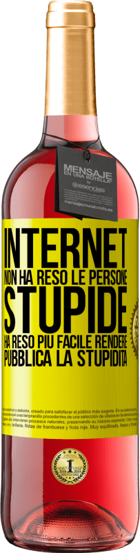 29,95 € Spedizione Gratuita | Vino rosato Edizione ROSÉ Internet non ha reso le persone stupide, ha reso più facile rendere pubblica la stupidità Etichetta Gialla. Etichetta personalizzabile Vino giovane Raccogliere 2023 Tempranillo