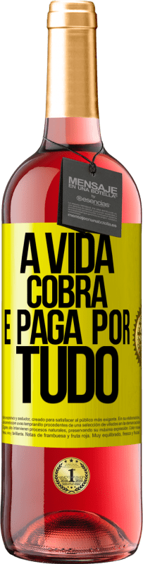 29,95 € Envio grátis | Vinho rosé Edição ROSÉ A vida cobra e paga por tudo Etiqueta Amarela. Etiqueta personalizável Vinho jovem Colheita 2023 Tempranillo