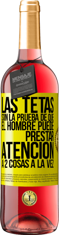 29,95 € Envío gratis | Vino Rosado Edición ROSÉ Las tetas son la prueba de que el hombre puede prestar atención a 2 cosas a la vez Etiqueta Amarilla. Etiqueta personalizable Vino joven Cosecha 2023 Tempranillo