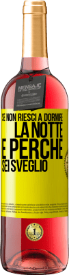 29,95 € Spedizione Gratuita | Vino rosato Edizione ROSÉ Se non riesci a dormire la notte è perché sei sveglio Etichetta Gialla. Etichetta personalizzabile Vino giovane Raccogliere 2024 Tempranillo