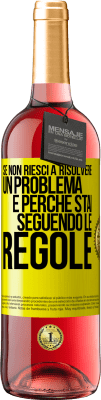 29,95 € Spedizione Gratuita | Vino rosato Edizione ROSÉ Se non riesci a risolvere un problema è perché stai seguendo le regole Etichetta Gialla. Etichetta personalizzabile Vino giovane Raccogliere 2024 Tempranillo