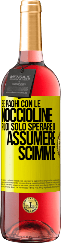 29,95 € Spedizione Gratuita | Vino rosato Edizione ROSÉ Se paghi con le noccioline, puoi solo sperare di assumere scimmie Etichetta Gialla. Etichetta personalizzabile Vino giovane Raccogliere 2023 Tempranillo