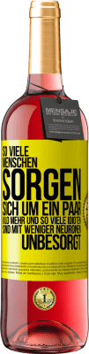 29,95 € Kostenloser Versand | Roséwein ROSÉ Ausgabe So viele Menschen sorgen sich um ein paar Kilo mehr und so viele Idioten sind mit weniger Neuronen unbesorgt Gelbes Etikett. Anpassbares Etikett Junger Wein Ernte 2023 Tempranillo