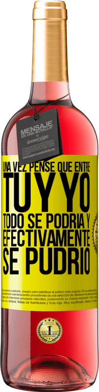 29,95 € Envío gratis | Vino Rosado Edición ROSÉ Una vez pensé que entre tú y yo todo se podría. Y efectivamente se pudrió Etiqueta Amarilla. Etiqueta personalizable Vino joven Cosecha 2024 Tempranillo