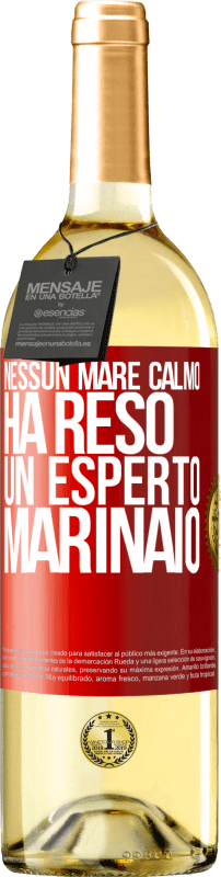 29,95 € Spedizione Gratuita | Vino bianco Edizione WHITE Nessun mare calmo ha reso un esperto marinaio Etichetta Rossa. Etichetta personalizzabile Vino giovane Raccogliere 2025 Verdejo