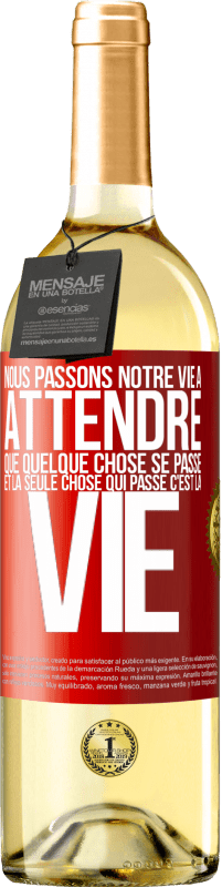 29,95 € Envoi gratuit | Vin blanc Édition WHITE Nous passons notre vie à attendre que quelque chose se passe et la seule chose qui passe c'est la vie Étiquette Rouge. Étiquette personnalisable Vin jeune Récolte 2024 Verdejo