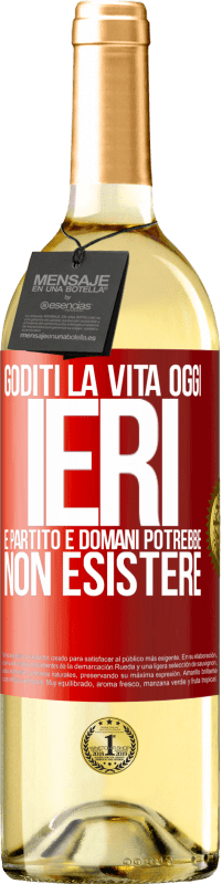 29,95 € Spedizione Gratuita | Vino bianco Edizione WHITE Goditi la vita oggi ieri è partito e domani potrebbe non esistere Etichetta Rossa. Etichetta personalizzabile Vino giovane Raccogliere 2024 Verdejo