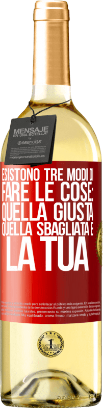29,95 € Spedizione Gratuita | Vino bianco Edizione WHITE Esistono tre modi di fare le cose: quella giusta, quella sbagliata e la tua Etichetta Rossa. Etichetta personalizzabile Vino giovane Raccogliere 2025 Verdejo