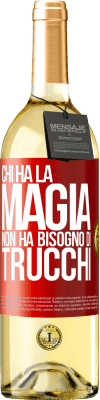 29,95 € Spedizione Gratuita | Vino bianco Edizione WHITE Chi ha la magia non ha bisogno di trucchi Etichetta Rossa. Etichetta personalizzabile Vino giovane Raccogliere 2024 Verdejo