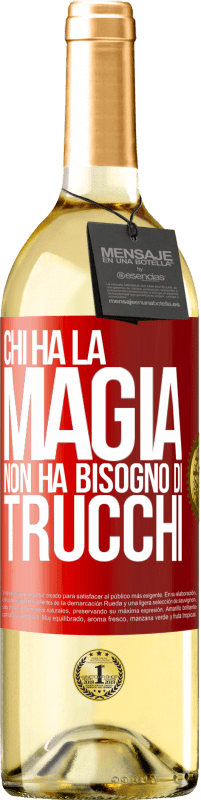 29,95 € Spedizione Gratuita | Vino bianco Edizione WHITE Chi ha la magia non ha bisogno di trucchi Etichetta Rossa. Etichetta personalizzabile Vino giovane Raccogliere 2025 Verdejo