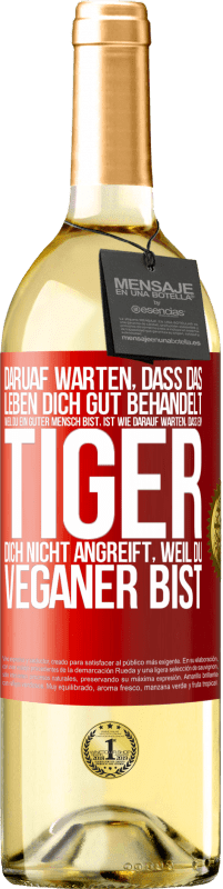 29,95 € Kostenloser Versand | Weißwein WHITE Ausgabe Daruaf warten, dass das Leben dich gut behandelt, weil du ein guter Mensch bist, ist wie darauf warten, dass ein Tiger dich nich Rote Markierung. Anpassbares Etikett Junger Wein Ernte 2024 Verdejo