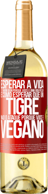 29,95 € Envio grátis | Vinho branco Edição WHITE Esperar a vida te tratar bem porque você é uma boa pessoa é como esperar que um tigre não o ataque porque você é vegano Etiqueta Vermelha. Etiqueta personalizável Vinho jovem Colheita 2024 Verdejo