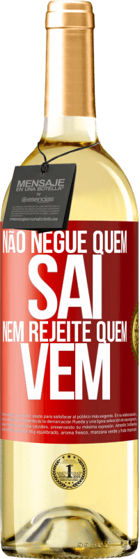 29,95 € Envio grátis | Vinho branco Edição WHITE Não negue quem sai, nem rejeite quem vem Etiqueta Vermelha. Etiqueta personalizável Vinho jovem Colheita 2024 Verdejo