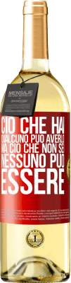 29,95 € Spedizione Gratuita | Vino bianco Edizione WHITE Ciò che hai qualcuno può averlo, ma ciò che non sei nessuno può essere Etichetta Rossa. Etichetta personalizzabile Vino giovane Raccogliere 2025 Verdejo