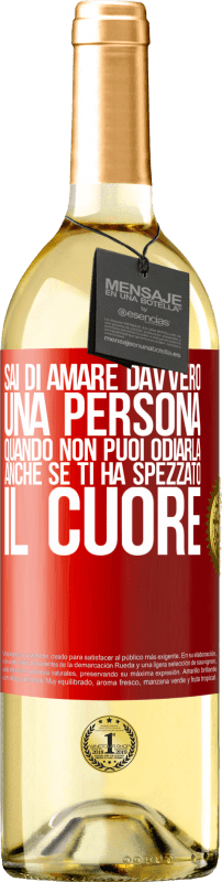 29,95 € Spedizione Gratuita | Vino bianco Edizione WHITE Sai di amare davvero una persona quando non puoi odiarla, anche se ti ha spezzato il cuore Etichetta Rossa. Etichetta personalizzabile Vino giovane Raccogliere 2025 Verdejo
