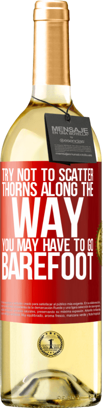 29,95 € 送料無料 | 白ワイン WHITEエディション 道に沿ってとげを散らさないようにしてください、裸足で行かなければならない場合があります 赤いタグ. カスタマイズ可能なラベル 若いワイン 収穫 2025 Verdejo