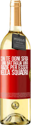 29,95 € Spedizione Gratuita | Vino bianco Edizione WHITE Con te ogni sfida è una battaglia vinta. Grazie per essere nella squadra! Etichetta Rossa. Etichetta personalizzabile Vino giovane Raccogliere 2024 Verdejo