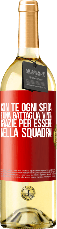 29,95 € Spedizione Gratuita | Vino bianco Edizione WHITE Con te ogni sfida è una battaglia vinta. Grazie per essere nella squadra! Etichetta Rossa. Etichetta personalizzabile Vino giovane Raccogliere 2024 Verdejo