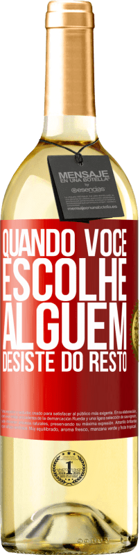 29,95 € Envio grátis | Vinho branco Edição WHITE Quando você escolhe alguém, desiste do resto Etiqueta Vermelha. Etiqueta personalizável Vinho jovem Colheita 2024 Verdejo