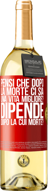 29,95 € Spedizione Gratuita | Vino bianco Edizione WHITE pensi che dopo la morte ci sia una vita migliore? Dipende, dopo la cui morte? Etichetta Rossa. Etichetta personalizzabile Vino giovane Raccogliere 2024 Verdejo