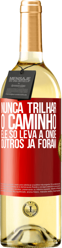 29,95 € Envio grátis | Vinho branco Edição WHITE Nunca trilhar o caminho, ele só leva a onde outros já foram Etiqueta Vermelha. Etiqueta personalizável Vinho jovem Colheita 2024 Verdejo