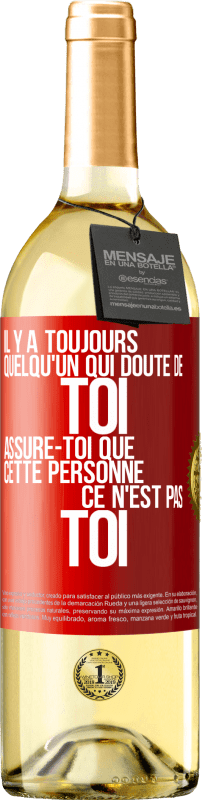 29,95 € Envoi gratuit | Vin blanc Édition WHITE Il y a toujours quelqu'un qui doute de toi. Assure-toi que cette personne ce n'est pas toi Étiquette Rouge. Étiquette personnalisable Vin jeune Récolte 2025 Verdejo