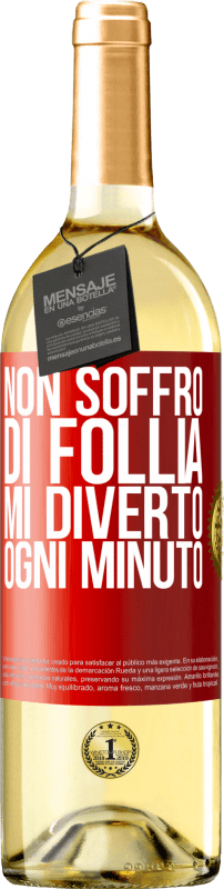 29,95 € Spedizione Gratuita | Vino bianco Edizione WHITE Non soffro di follia ... Mi diverto ogni minuto Etichetta Rossa. Etichetta personalizzabile Vino giovane Raccogliere 2024 Verdejo